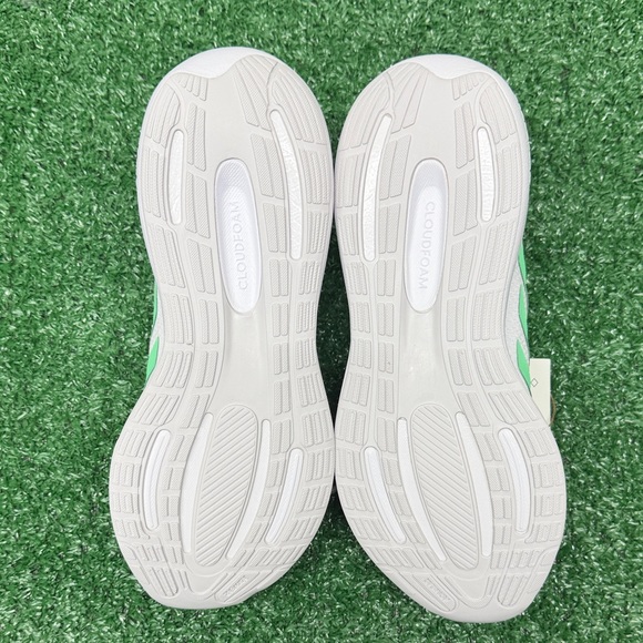 Adidas Women's Run Falcon 3.0. Size 7. - Picture 5 of 8